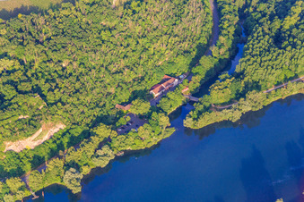 Vue aérienne de Limberg am Rhein avec le restaurant Zur Limburg à Sasbach am Kaiserstuhl dans le département Bade-Wurtemberg, Allemagne