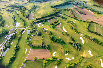 Vue aérienne de Europa-Park Golf Club Breisgau à le quartier Tutschfelden in Herbolzheim dans le département Bade-Wurtemberg, Allemagne