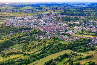 Vue aérienne de Vue de la ville depuis le sud-est à Ettenheim dans le département Bade-Wurtemberg, Allemagne
