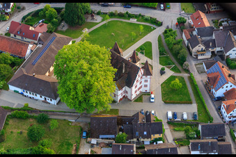 Vue aérienne de Château de Schmieheim à le quartier Schmieheim in Kippenheim dans le département Bade-Wurtemberg, Allemagne