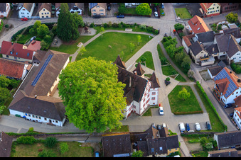 Vue aérienne de Château de Schmieheim à le quartier Schmieheim in Kippenheim dans le département Bade-Wurtemberg, Allemagne