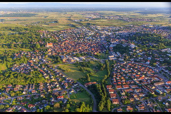 Vue aérienne de Vue de la ville depuis l'est à Ettenheim dans le département Bade-Wurtemberg, Allemagne