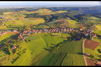 Vue aérienne de Vue du village depuis le sud-est à le quartier Ottoschwanden in Freiamt dans le département Bade-Wurtemberg, Allemagne