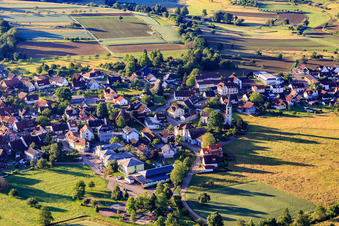 Vue aérienne de Hochburgblick et maison de retraite Hochburg Halle à le quartier Windenreute in Emmendingen dans le département Bade-Wurtemberg, Allemagne