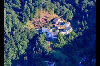 Vue aérienne de BDH Clinic Waldkirch gGmbH et École d'assistants de santé et d'infirmières à la BDH Clinic Waldkirch à Waldkirch dans le département Bade-Wurtemberg, Allemagne
