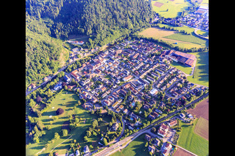 Vue aérienne de Vue de la ville depuis le sud à Gutach im Breisgau dans le département Bade-Wurtemberg, Allemagne