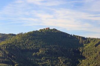 Vue aérienne de Chapelle de pèlerinage Notre-Dame de Hörnleberg à le quartier Niederwinden in Winden im Elztal dans le département Bade-Wurtemberg, Allemagne