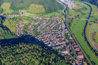 Vue aérienne de Vue de la ville depuis le nord-est à Hausach dans le département Bade-Wurtemberg, Allemagne