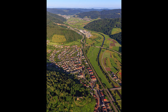 Vue aérienne de Vue de la ville depuis le nord-est à Hausach dans le département Bade-Wurtemberg, Allemagne