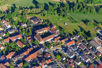 Vue aérienne de Monastère Wonnental à le quartier Wonnental in Kenzingen dans le département Bade-Wurtemberg, Allemagne