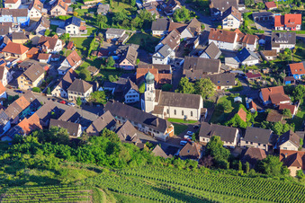 Vue aérienne de Église Saint-André à le quartier Hecklingen in Kenzingen dans le département Bade-Wurtemberg, Allemagne