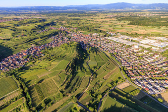 Vue aérienne de Vue d'ensemble de la ville depuis l'ouest à Bötzingen dans le département Bade-Wurtemberg, Allemagne