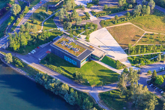 Vue aérienne de Centre culturel Art'Rhena sur l'île du Rhin à Vogelgrun dans le département Haut-Rhin, France