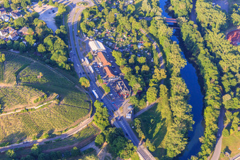 Vue aérienne de Ancien bureau de douane sur la B31 avec McDonald's et Tabac Alsace à Breisach am Rhein dans le département Bade-Wurtemberg, Allemagne