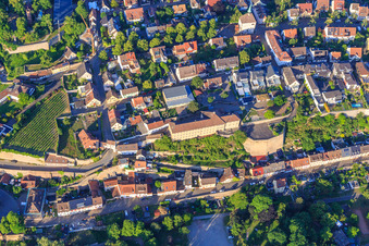 Vue aérienne de Sautez entre la Schulgasse et la Fischerhalde à Breisach am Rhein dans le département Bade-Wurtemberg, Allemagne