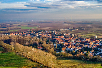 Vue aérienne de Vue de la ville depuis le nord-ouest à Winden dans le département Rhénanie-Palatinat, Allemagne