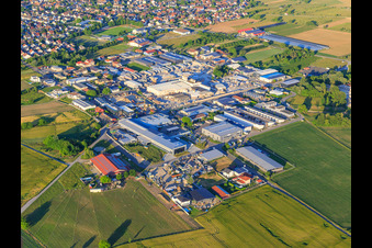 Vue aérienne de Zone industrielle de Tullastraße avec BELLE AG, HBW5 DSHT et Lithonplus GmbH & Co. KG à Wyhl am Kaiserstuhl dans le département Bade-Wurtemberg, Allemagne