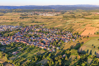 Vue aérienne de Vue d'ensemble de la ville depuis l'ouest à le quartier Oberhausen in Rheinhausen dans le département Bade-Wurtemberg, Allemagne