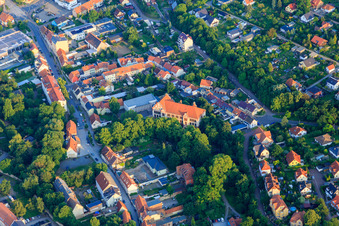 Vue aérienne de Apothekergraben avec le gymnase Stephaneum House II à Aschersleben dans le département Saxe-Anhalt, Allemagne