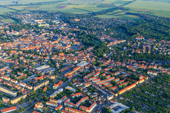 Vue aérienne de High Street depuis le nord-ouest à Aschersleben dans le département Saxe-Anhalt, Allemagne