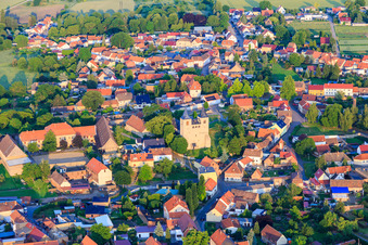 Photographie aérienne de Église du Kirchberg à le quartier Frose in Seeland dans le département Saxe-Anhalt, Allemagne