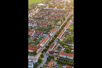 Vue aérienne de Lindenstr depuis l'est à le quartier Nachterstedt in Seeland dans le département Saxe-Anhalt, Allemagne