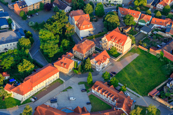 Vue aérienne de Domaine et école primaire Prinzenhaus à le quartier Hoym in Seeland dans le département Saxe-Anhalt, Allemagne