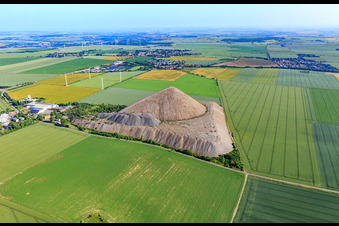 Vue aérienne de Pyramide du Mansfelder Land - dépôt d'ardoise du sud-est à le quartier Hübitz in Gerbstedt dans le département Saxe-Anhalt, Allemagne