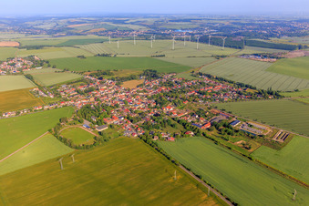 Vue aérienne de Vue du village depuis le sud-est avec à le quartier Siersleben in Gerbstedt dans le département Saxe-Anhalt, Allemagne