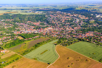 Vue aérienne de Vue d'ensemble de la ville depuis le sud-est à Hettstedt dans le département Saxe-Anhalt, Allemagne