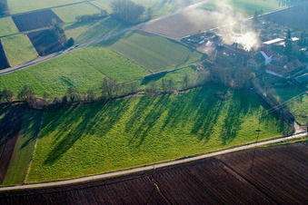 Vue d'oiseau de Moulin Schaidter à le quartier Schaidt in Wörth am Rhein dans le département Rhénanie-Palatinat, Allemagne
