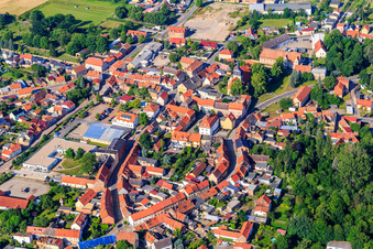 Vue aérienne de Centre-ville historique à le quartier Ermsleben in Falkenstein dans le département Saxe-Anhalt, Allemagne