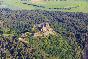 Château et forteresse de Regenstein à Blankenburg dans le département Saxe-Anhalt, Allemagne vue du ciel