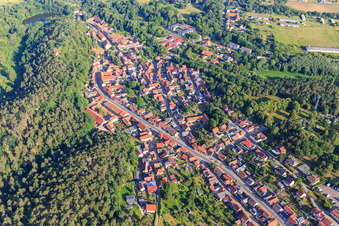 Vue aérienne de Centre-ville avec la Quedlinburger Straße à le quartier Langenstein in Halberstadt dans le département Saxe-Anhalt, Allemagne