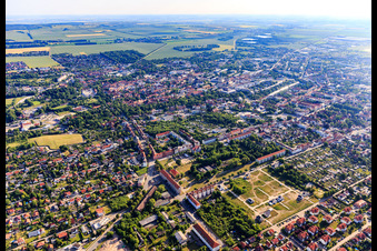 Vue aérienne de Vue d'ensemble de la ville depuis le sud-ouest à le quartier Diocese Halberstadt in Halberstadt dans le département Saxe-Anhalt, Allemagne