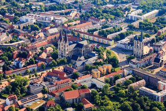 Vue aérienne de Église et cathédrale Saint-Martini et trésor de la cathédrale Halberstadt à le quartier Diocese Halberstadt in Halberstadt dans le département Saxe-Anhalt, Allemagne
