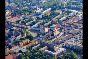 Vue aérienne de Église Saint-Martini sur Matiniplan à le quartier Diocese Halberstadt in Halberstadt dans le département Saxe-Anhalt, Allemagne