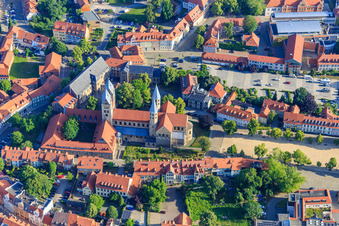 Photographie aérienne de Église Notre-Dame (Église évangélique réformée) sur la place de la cathédrale à le quartier Diocese Halberstadt in Halberstadt dans le département Saxe-Anhalt, Allemagne