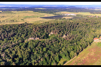 Vue oblique de Rochers à cinq doigts et ombres des sorcières, Klusfelsen à Halberstadt dans le département Saxe-Anhalt, Allemagne