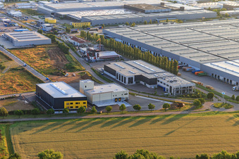 Vue aérienne de EMUK GmbH Machine Tools, Cornexo GmbH Offenbach et Südpfalzwerkstatt dans l'Interpark à Offenbach an der Queich dans le département Rhénanie-Palatinat, Allemagne