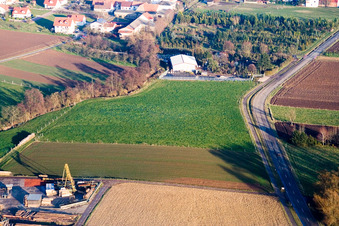 Moulin Schaidter à le quartier Schaidt in Wörth am Rhein dans le département Rhénanie-Palatinat, Allemagne du point de vue du drone