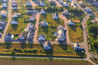 Nouvelle zone de développement K2 à Kandel dans le département Rhénanie-Palatinat, Allemagne du point de vue du drone