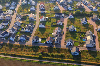 Nouvelle zone de développement K2 à Kandel dans le département Rhénanie-Palatinat, Allemagne d'un drone