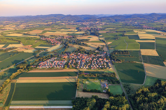 Photographie aérienne de Vue du village depuis l'est à Barbelroth dans le département Rhénanie-Palatinat, Allemagne