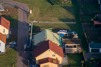 Dans le champ inférieur à le quartier Schaidt in Wörth am Rhein dans le département Rhénanie-Palatinat, Allemagne hors des airs