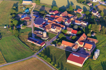 Vue aérienne de Congrégations mennonites du Nord-Est avec Weinhaus Schowalter - Martin Schowalter à le quartier Deutschhof in Kapellen-Drusweiler dans le département Rhénanie-Palatinat, Allemagne