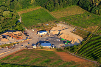 Image drone de Chantier de construction du portail est du tunnel Astrid pour le passage souterrain et le contournement de Bad Bergzabern entre la B38 (Weinstraße) et la B427 (Kurtalstraße) à Dörrenbach dans le département Rhénanie-Palatinat, Allemagne