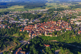 Vue aérienne de Vieille ville historique vue de l'est avec remparts et tour poudrière à Rottweil dans le département Bade-Wurtemberg, Allemagne