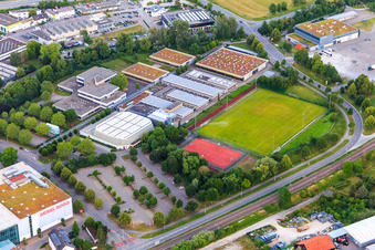Vue aérienne de École scolaire Philipp-Matthäus-Hahn et salle de sport du district à Balingen dans le département Bade-Wurtemberg, Allemagne
