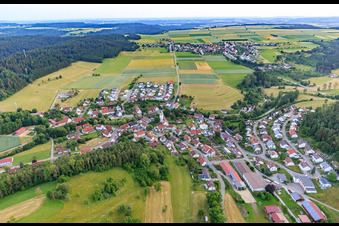 Vue aérienne de Vue du village depuis l'est à Dautmergen dans le département Bade-Wurtemberg, Allemagne